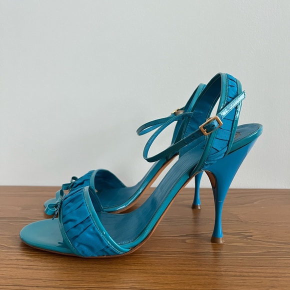 Viktor & Rolf Ruched Satin Patent Leather Bow Ribbon Heels - Picture 16 of 16